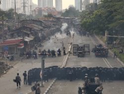 Imbas Ricuh Aparat vs Pendemo DPR RI, Tol Ditutup, Commuter Line Terdampak