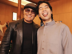 Tampak Kesakitan Saat Tampil, Vidi Aldiano Terpaksa Dituntun Deddy Corbuzier