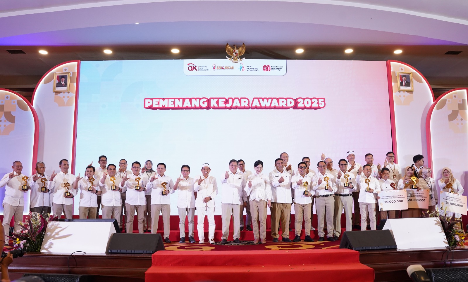 Bakti BCA Raih Empat Penghargaan di OJK Financial Literacy Award dan KEJAR Award 2025, Wujud Konsistensi Edukasi Literasi Keuangan
