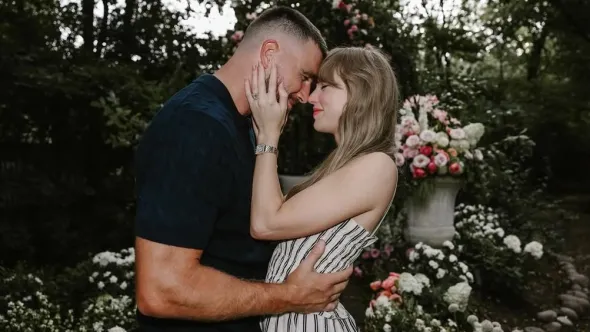 2 Tahun Pacaran, Taylor Swift Umumkan Bakal Menikah dengan Travis Kelce