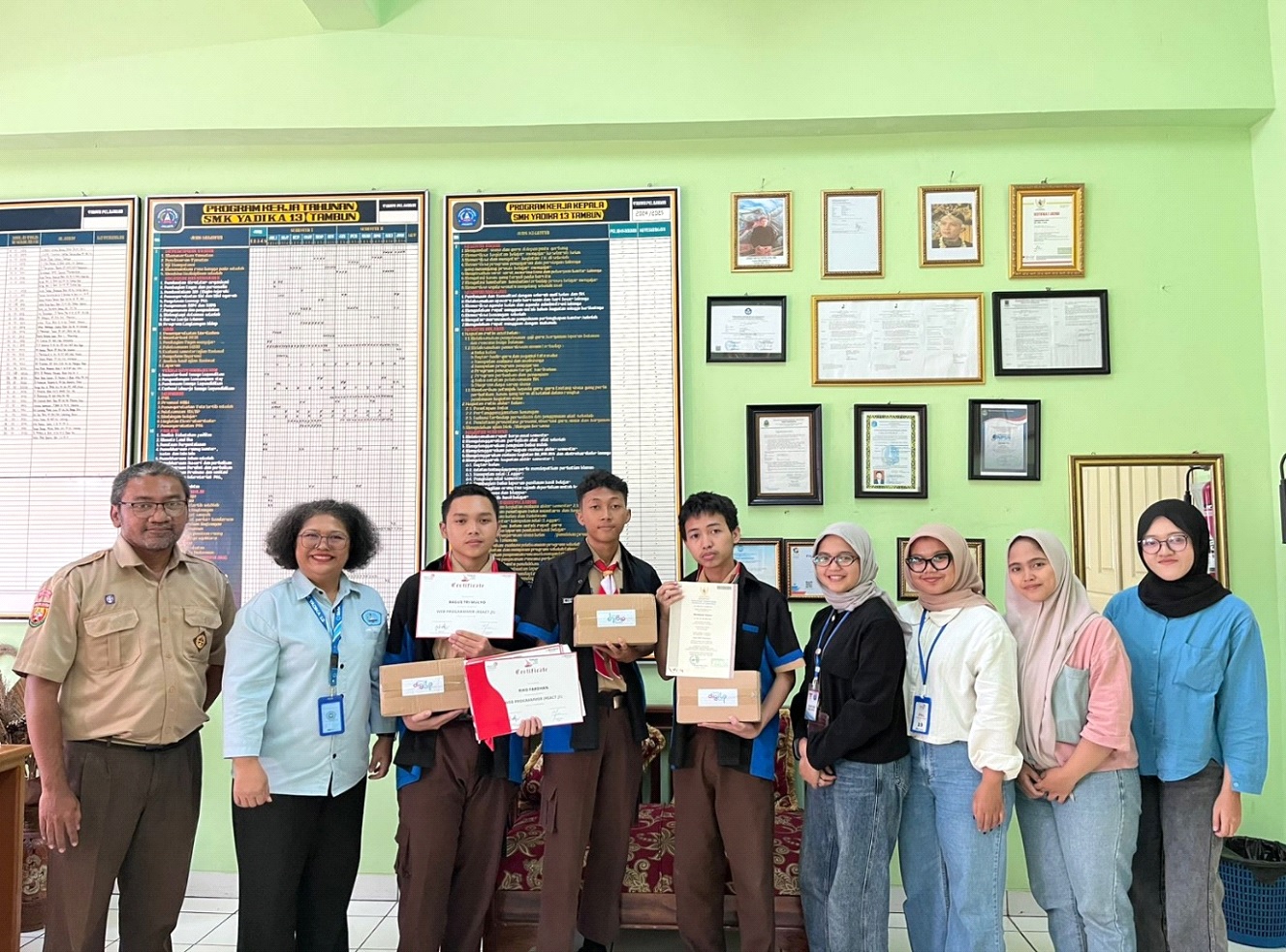 Telkom Indonesia Dukung Pendidikan Digital, Serahkan Sertifikat Kompetensi DigiUp kepada Siswa SMK Yadika 13