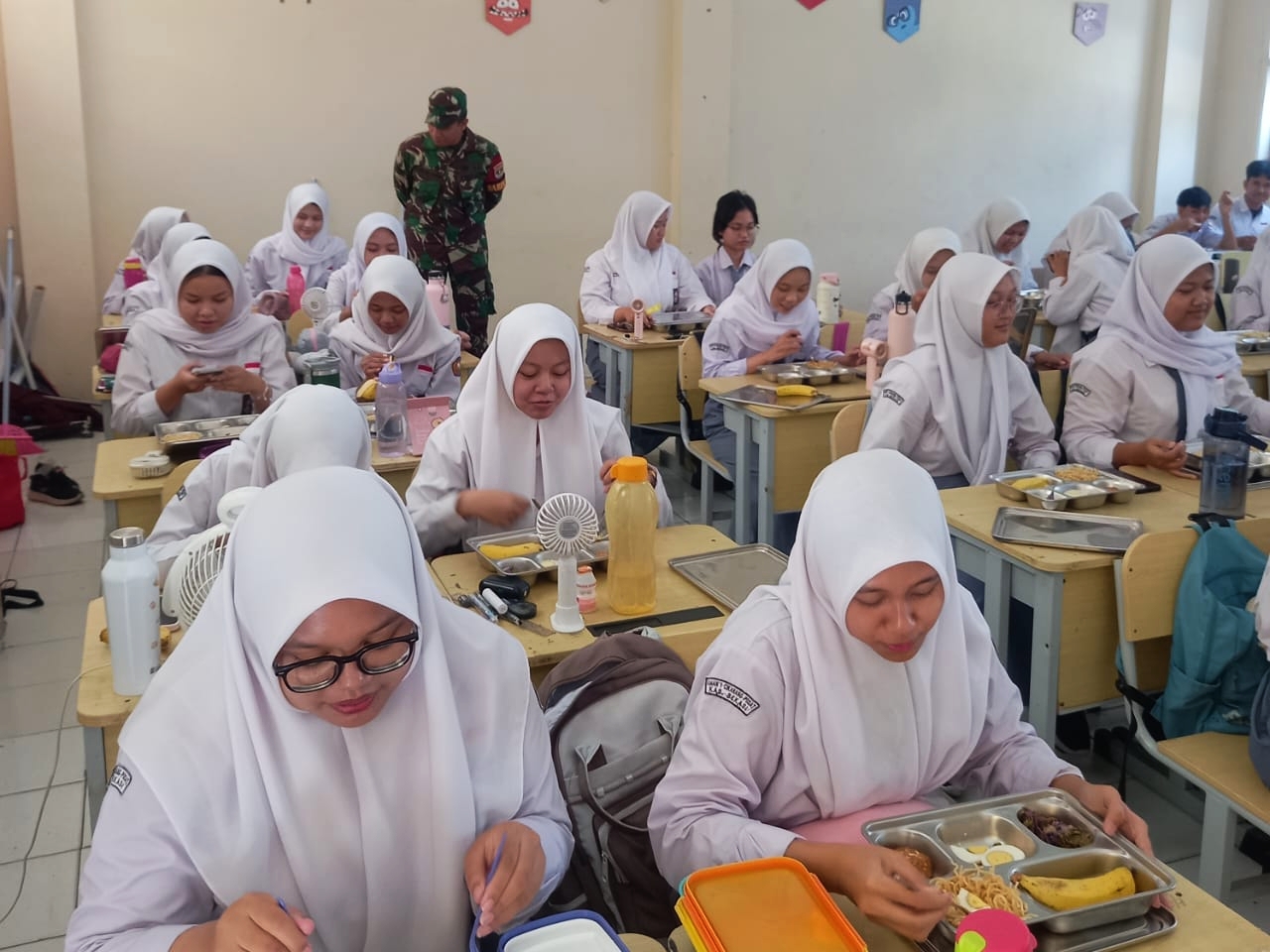 Program Makan Bergizi Gratis Jangkau 35 Persen Siswa SMA/SMK di Bekasi