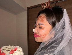 Momen Lama Terkuak Lagi, Kue ‘Azizah Jangan Selingkuh’ Ramai Dibahas Usai Cerai dari Arhan