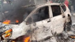 Satu Unit Mobil Dibakar Massa Depan Mako Brimob