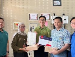 SMKN 1 Cikarang Utara Serahkan Sertifikat Program Digi Up ke Siswa