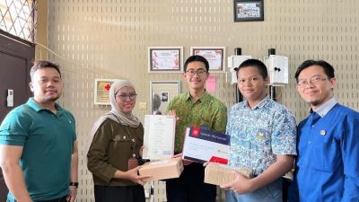 SMKN 1 Cikarang Utara Serahkan Sertifikat Program Digi Up ke Siswa