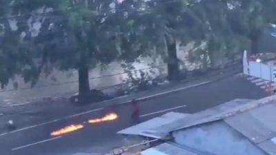 Polisi Halau Massa ke Mapolres Bekasi Kota
