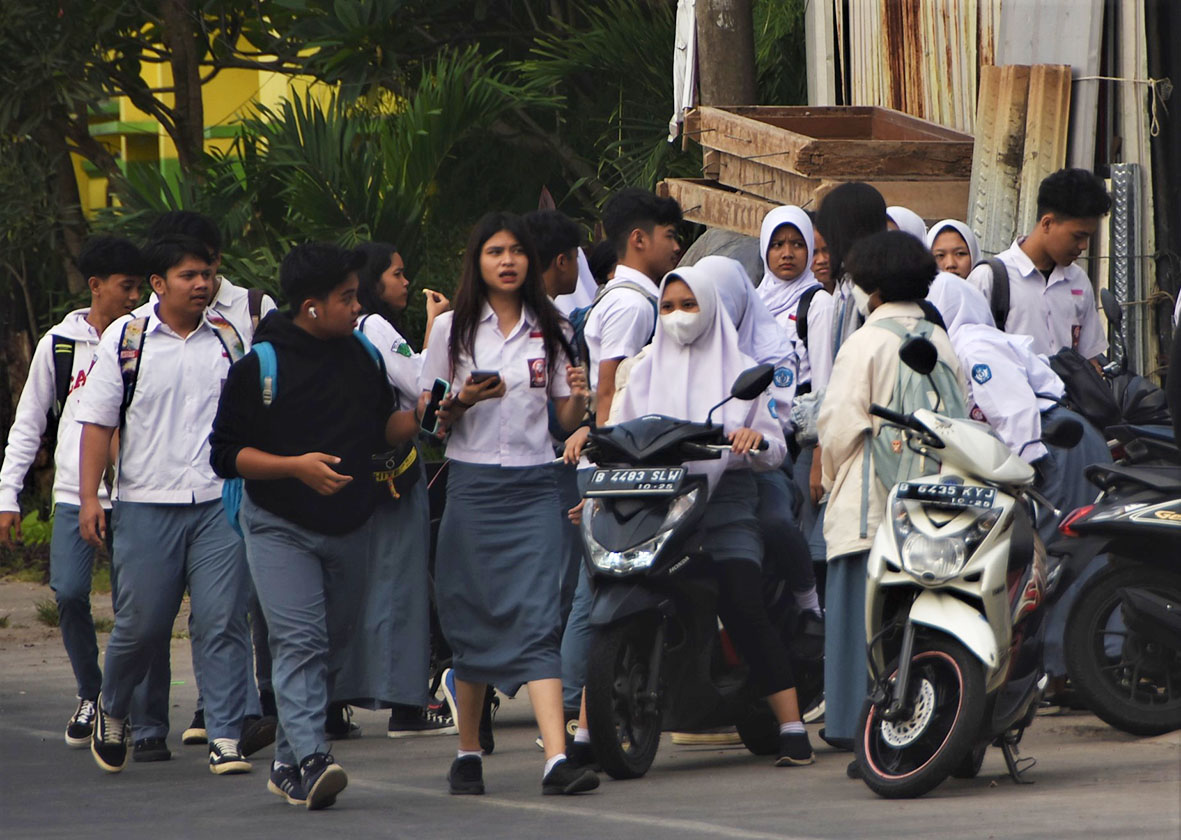 SMA/SMK di Bekasi Belajar Daring Dua Hari