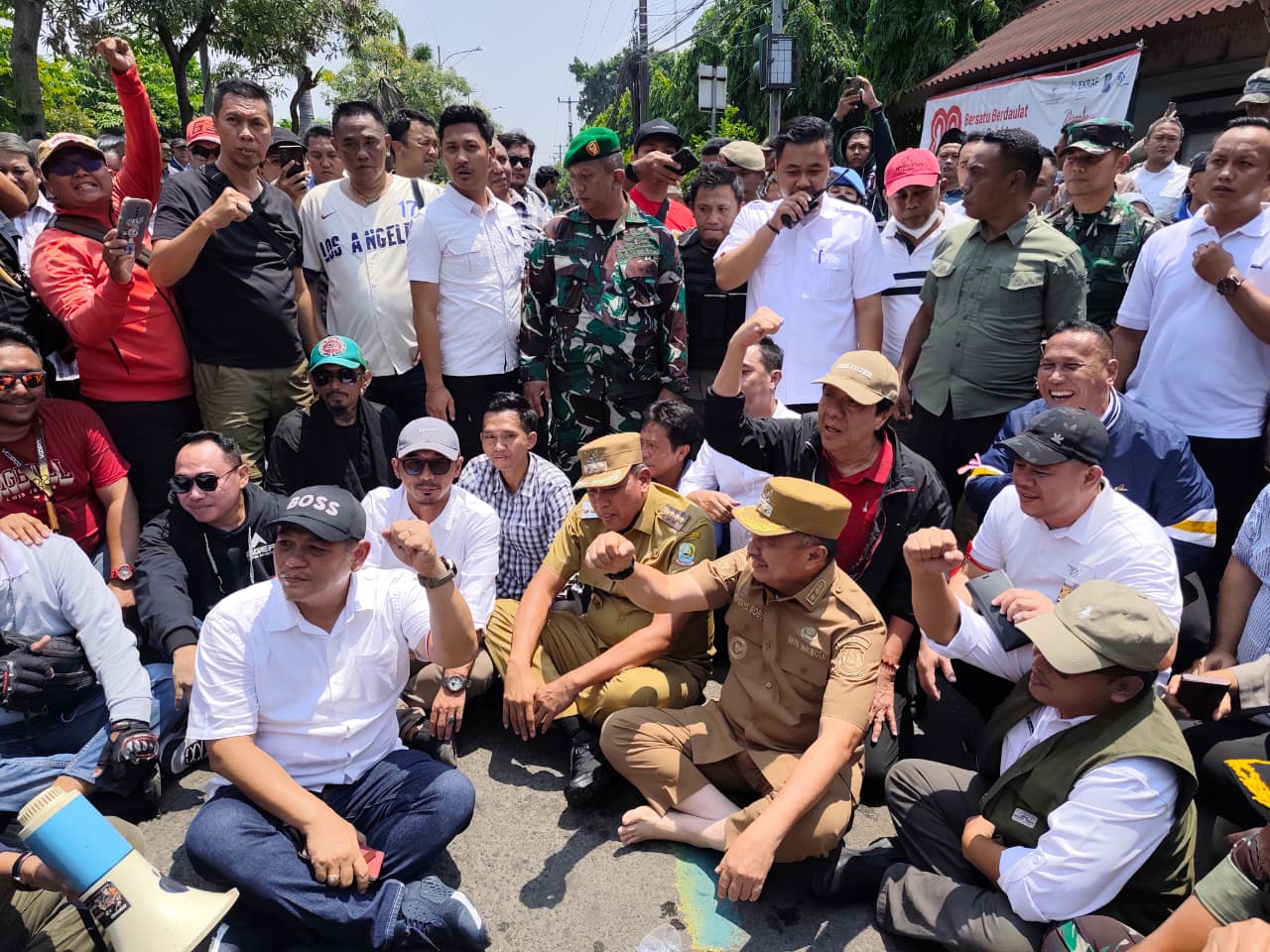 Mahasiswa Geruduk DPRD Kota Bekasi, Tuntut Copot Kapolri hingga Hapus Pajak