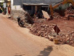 Warga Jatisari Keluhkan Pengerukan Tanah