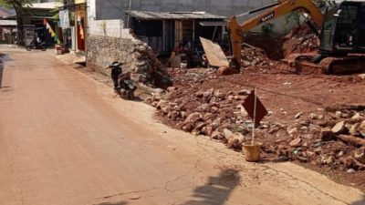 Warga Jatisari Keluhkan Pengerukan Tanah