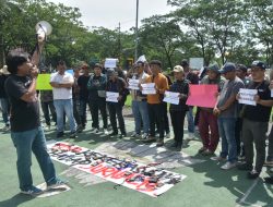 Jurnalis di Bekasi Aksi Damai di Polsek Cikarang Pusat, Tuntut Polisi Setop Bertindak Represif