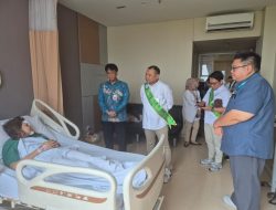 BPJS Ketenagakerjaan Jenguk Peserta JKK Rawat Inap di RS EMC Cibitung