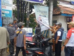 Puluhan Baliho Ilegal dan PKL di Sekitar Stasiun Bekasi Ditertibkan