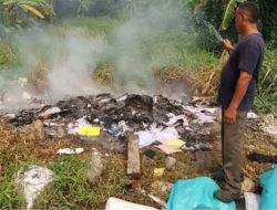 Aparat Kelurahan Jatiasih Hentikan Pembakaran Sampah Liar