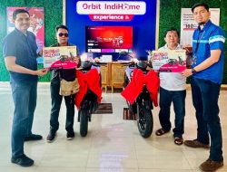 Dua Pelanggan Setia Telkomsel di Bekasi Berhasil Bawa Pulang Motor Honda Genio CBS dari Program Telkomsel POIN