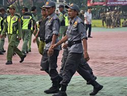 Satlinmas Perlu Regenerasi, Bupati Bekasi: Jangan Kakek-kakek, Dikasih Kopi dan Rokok Juga Tidur