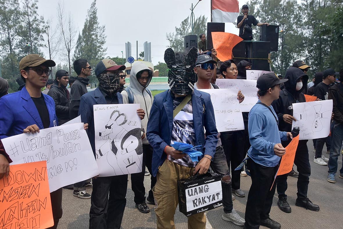 Hari Ini, Tenggat Bupati Bekasi Teken MoU 12 Tuntutan