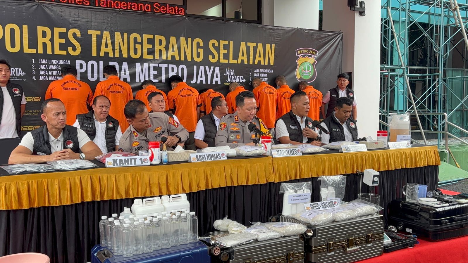 Polisi Bongkar Pabrik Tembakau Sintetis di Apartemen Cikarang, Sita Barbuk 21 Kilogram