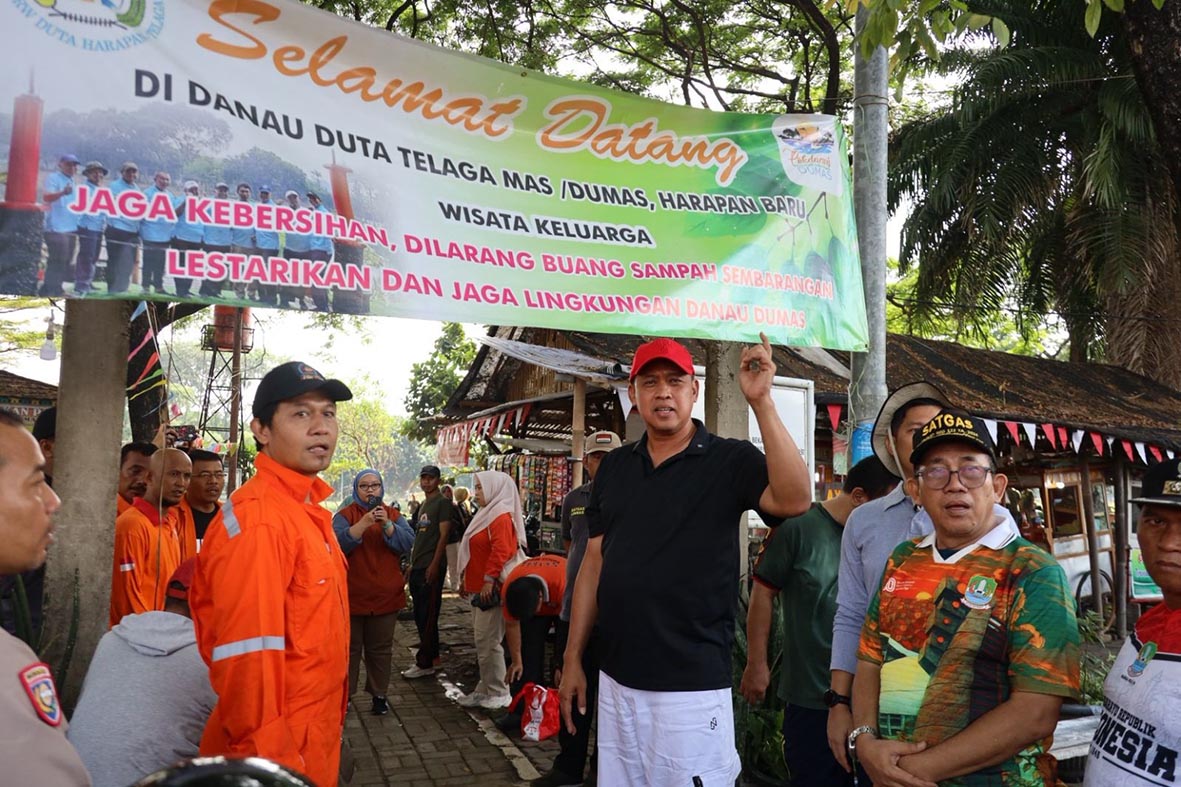 Wali Kota Bekasi Pimpin Aksi Bersih-bersih Sambut World Clean Up Day