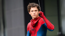 Tom Holland Jatuh di Lokasi Syuting hingga Alami Gegar Otak, Spider-Man 4 Terancam Tertunda?