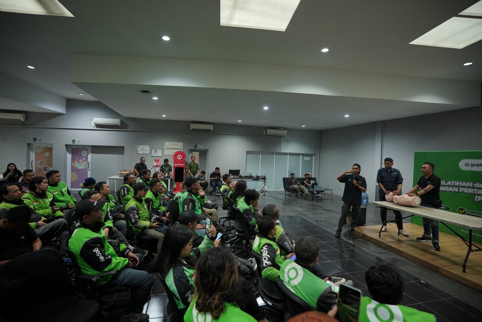 Gojek dan EIGER Kolaborasi di Bandung,  Pelatihan Keselamatan dan Tas P3K EIGER untuk Mitra Driver