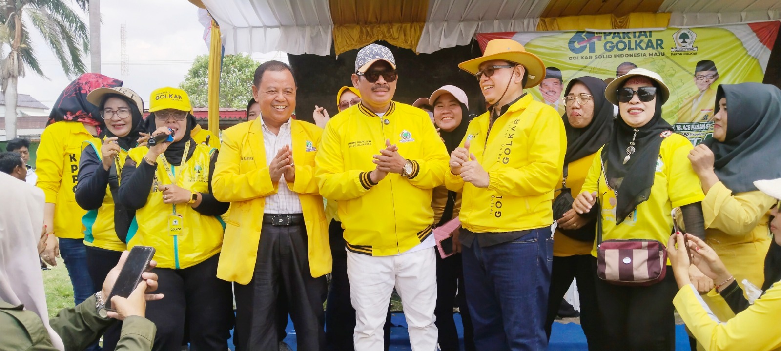   Sambut HUT ke-61, DPD Golkar Bagikan Ribuan Paket Sembako di Tambelang