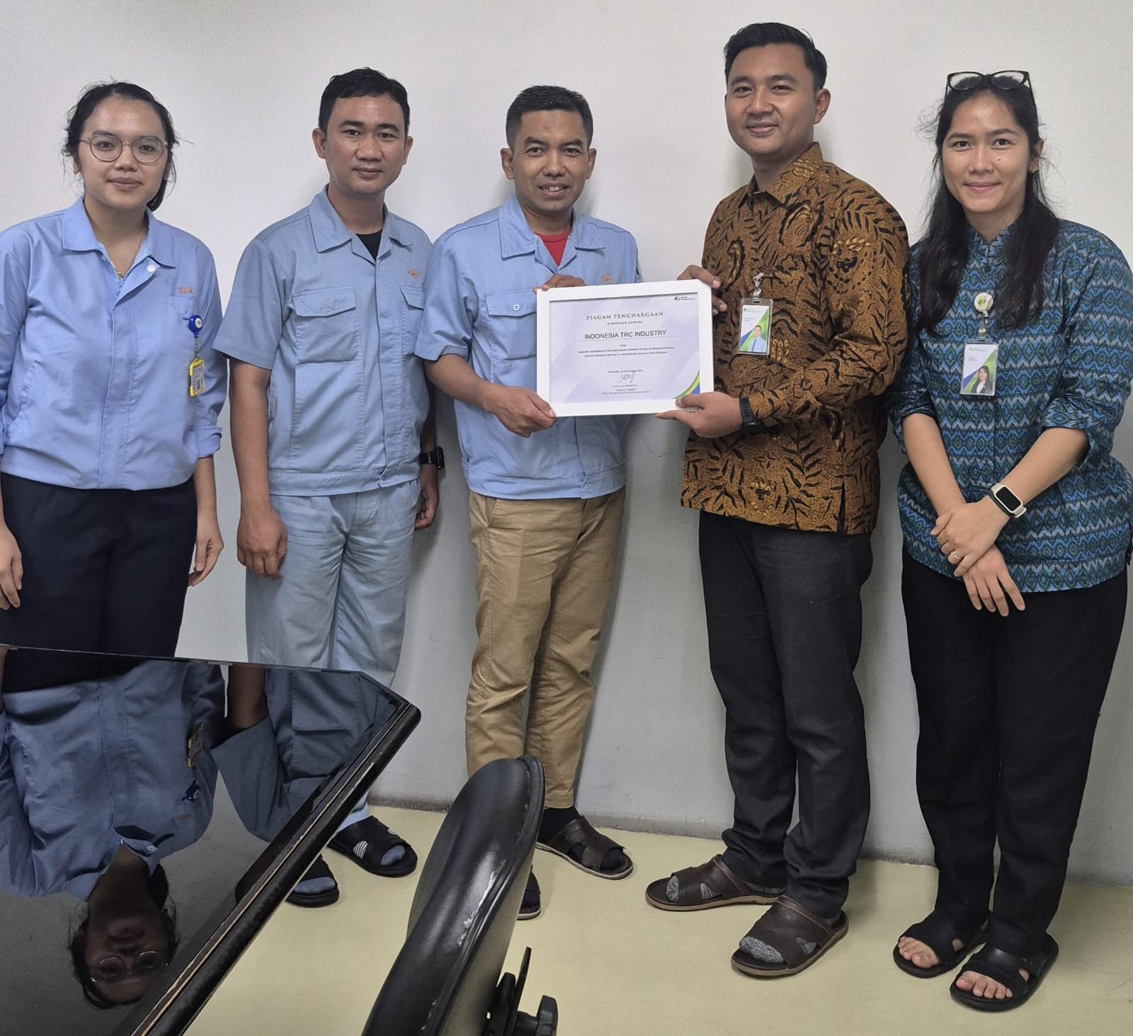 BPJS Ketenagakerjaan Bekasi Cifest Beri Penghargaan ke PT Indonesia TRC Industry