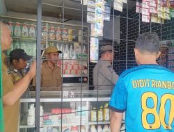 Tindaklanjuti Laporan Warga, Aparat Kelurahan Padurenan Tutup Toko Obat G 