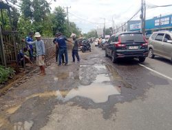 Jalan Underpass Bekasi Timur Mulai Berlubang