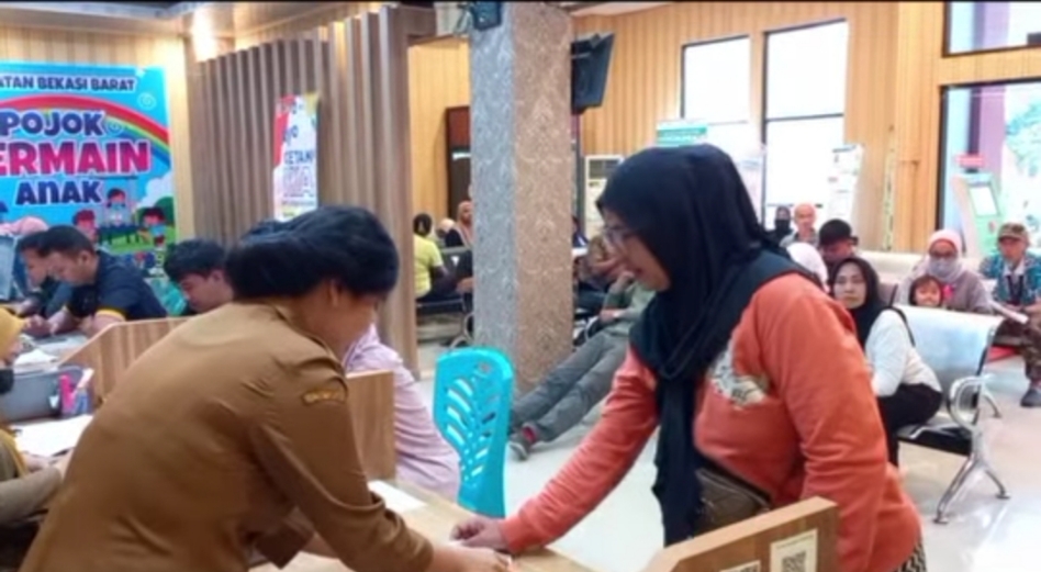 Kecamatan Bekasi Barat Terapkan Sistem Antrean Tertib