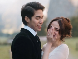 Dilamar El Rumi, Cincin Tunangan 3 Karat Syifa Hadju Hampir Capai Rp 1 Miliar!