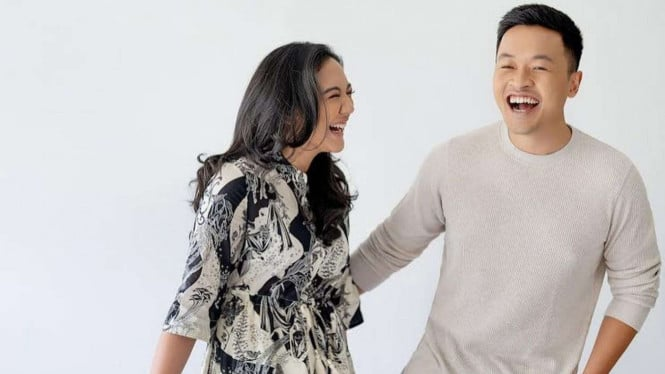 Putri Tanjung Diduga Pisah dengan Guinandra, Semua Foto Nikah Hilang!