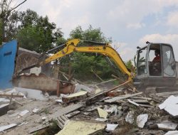 300 Bangli di Perumahan Wisma Asri Dibongkar