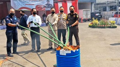 Kejari Kabupaten Bekasi Musnahkan Barbuk Narkotika hingga Uang Palsu