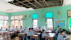 Siswa USB SMPN 62 Kota Bekasi Belajar Lesehan