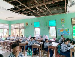 Siswa USB SMPN 62 Kota Bekasi Belajar Lesehan