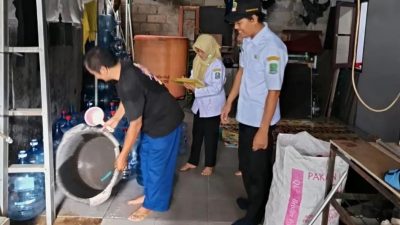 Kelurahan Jatiraden Gencarkan Survei Jentik Nyamuk