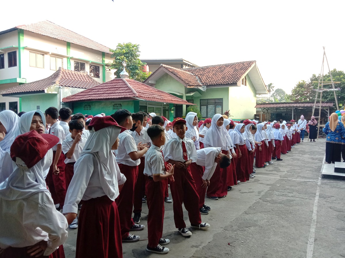 Guru SD di Bekasi Hadapi Tantangan Ajarkan Calistung