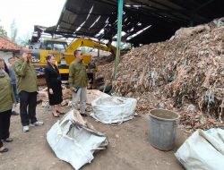 Dewan Desak Perusahaan “Ratu Sampah” di Cikarang Berbenah