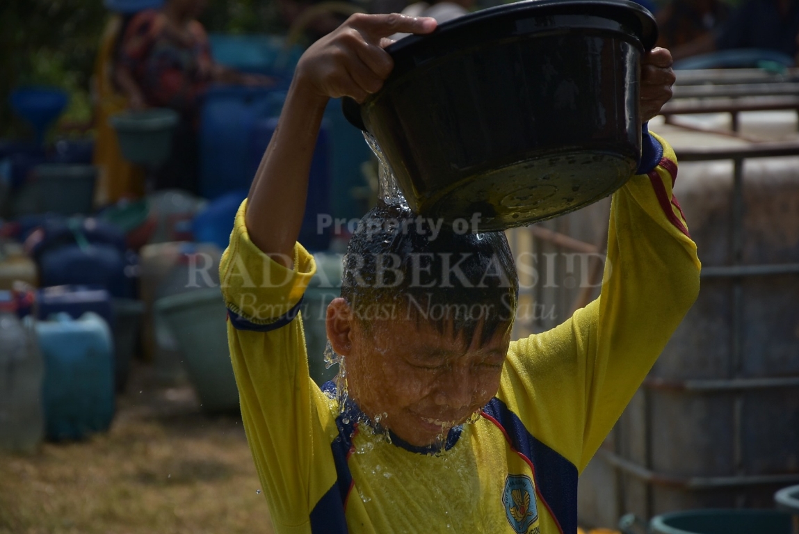 Suhu 37 Derajat, Siang di Bekasi Terasa Seperti Berada di Dalam Oven