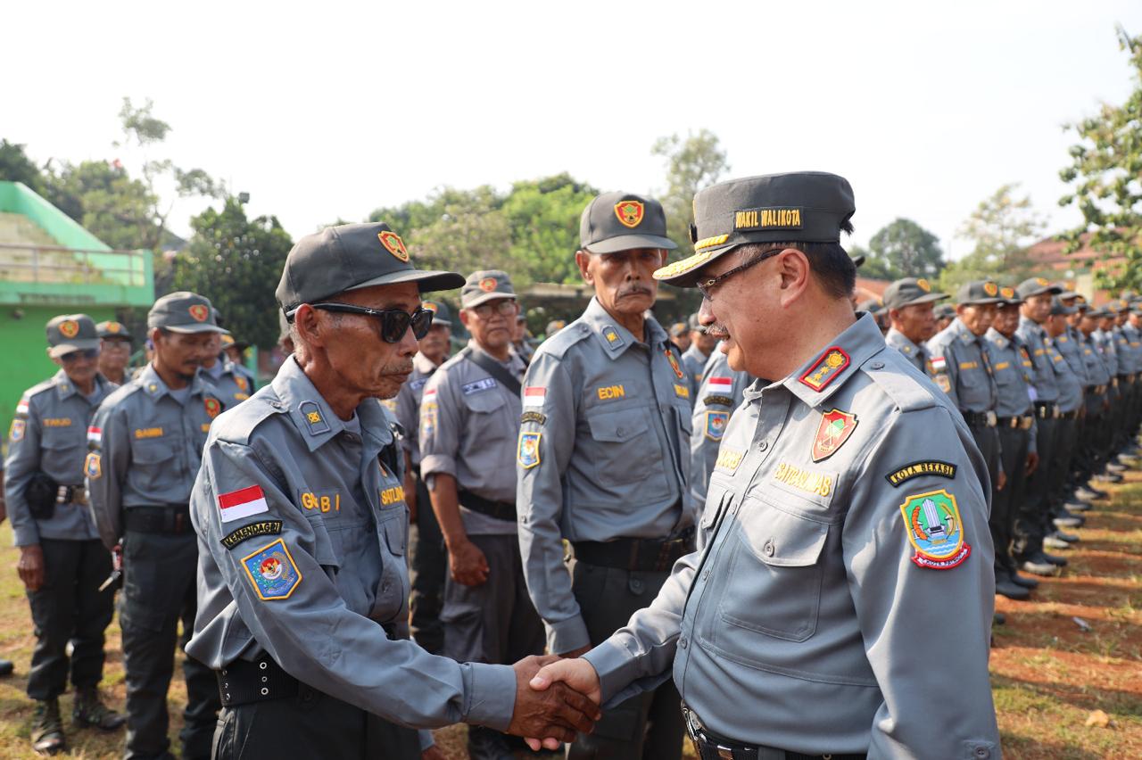 Wakil Wali Kota Bekasi Pimpin Apel Satlinmas, Tekankan Sinergi Jaga Ketertiban dan Keamanan