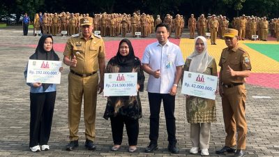 Pemkot Bekasi Berikan Perlindungan Jaminan Sosial Tenaga Kerja bagi Masyarakat Pekerja Rentan