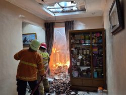 Dua Rumah di Kampung Kebantenan Jatiasih Dilahap Api