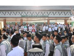 Wali Kota Bekasi Apresiasi Pawai Hari Santri Nasional 2025