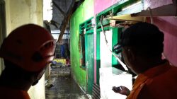 BPBD Bekasi Bantu Korban Rumah Roboh Diterpa Angin di Bintara