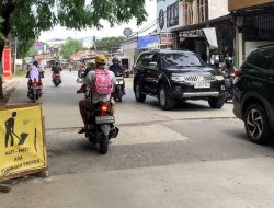 Pengecoran Jalan Raya Jatimakmur Dikeluhkan, Pengendara Terancam Celaka
