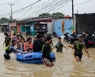 Ancaman Hidrometeorologi Intai Jawa Barat, Bekasi Berstatus ‘Awas’ dari BMKG