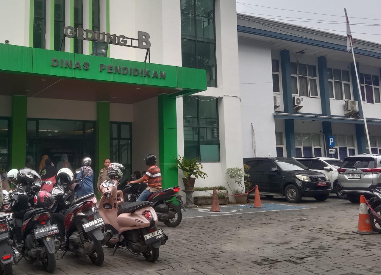 Diduga Selewengkan Dana BOS Modus Palsukan Rekening Koran, Operator Sekolah Dilaporkan ke Disdik Kota Bekasi