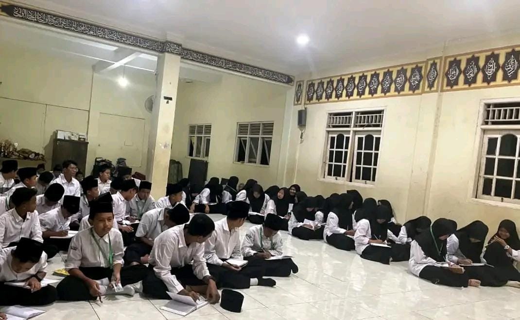 Lulusan Pesantren di Bekasi Punya Peluang Besar Lanjutkan ke Perguruan Tinggi